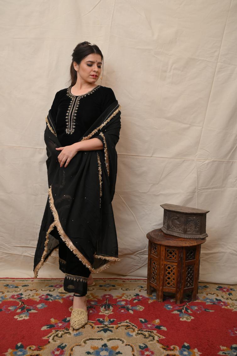 Midnight Elegance The Saira Velvet Kurta Set